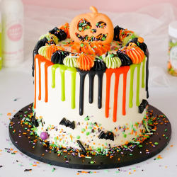 Drip Fun Cakes mit Belag aus WEISSER SCHOKOLADE Drip Fun Cakes mit Belag aus WEISSER SCHOKOLADE