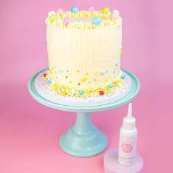 Drip Fun Cakes mit Belag aus WEISSER SCHOKOLADE Drip Fun Cakes mit Belag aus WEISSER SCHOKOLADE