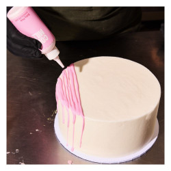 Drip Fun Cakes mit Belag aus WEISSER SCHOKOLADE
