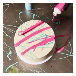 Drip Fun Cakes mit Belag aus WEISSER SCHOKOLADE