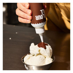 Drip Fun Cakes mit Belag aus WEISSER SCHOKOLADE