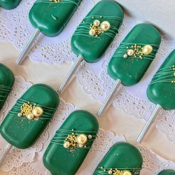 Drip Fun Cakes mit Belag aus WEISSER SCHOKOLADE