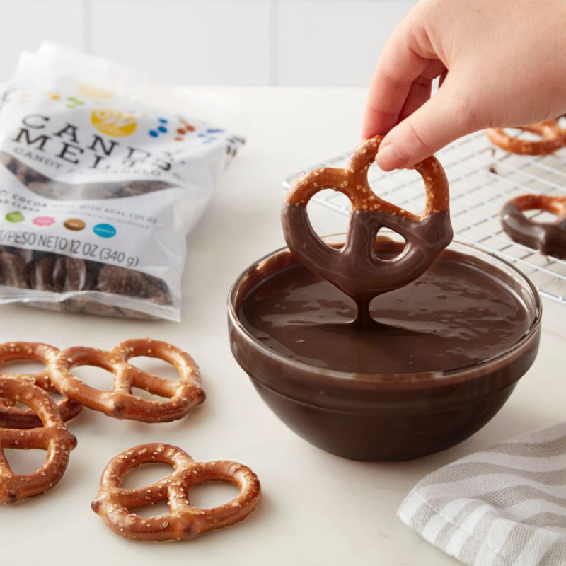 Wilton Candy Melts Dark Cocoa chocolate drops 125g Dark brown